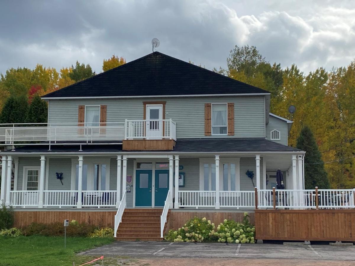 Auberge Presbytere Mont Lac-Vert Hebertville Exterior photo